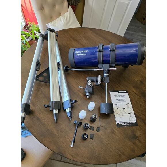 Tasco Galaxsee 40-114675 Telescope With Tripod & Accessories - Picture 2 of 16